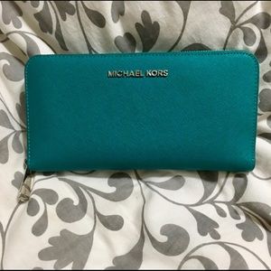 Michael Kors Jet Set Saffiano Continental Wallet